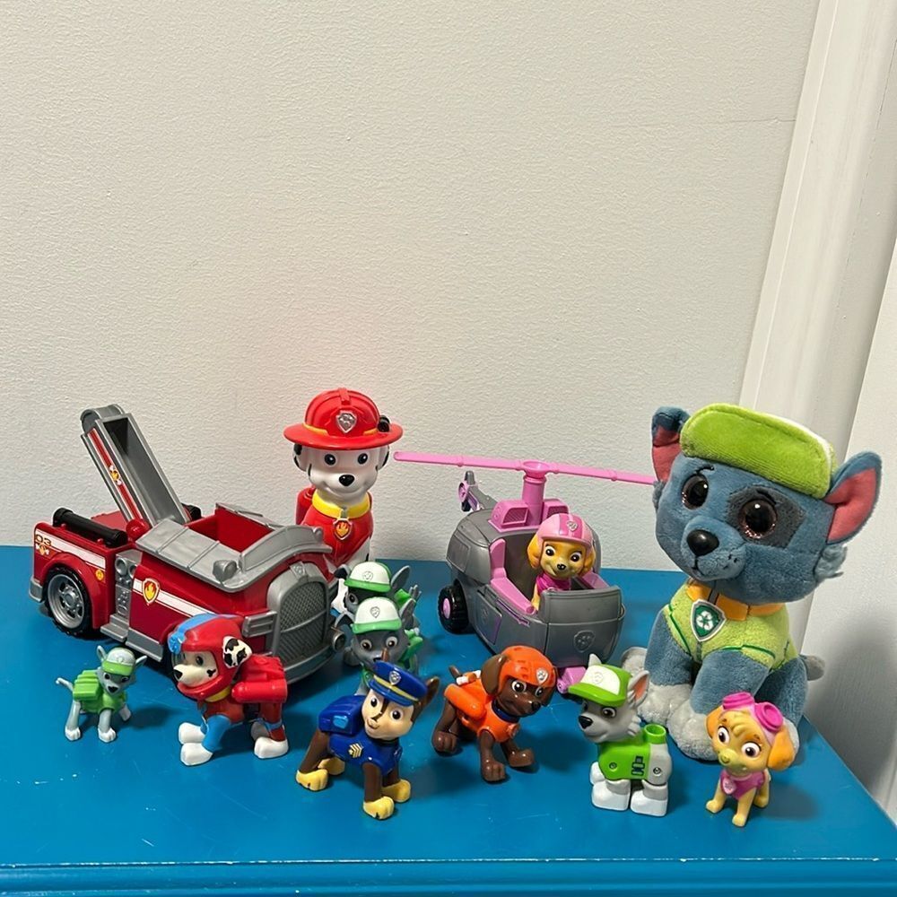 Mix of Paw Patrols figurines toys